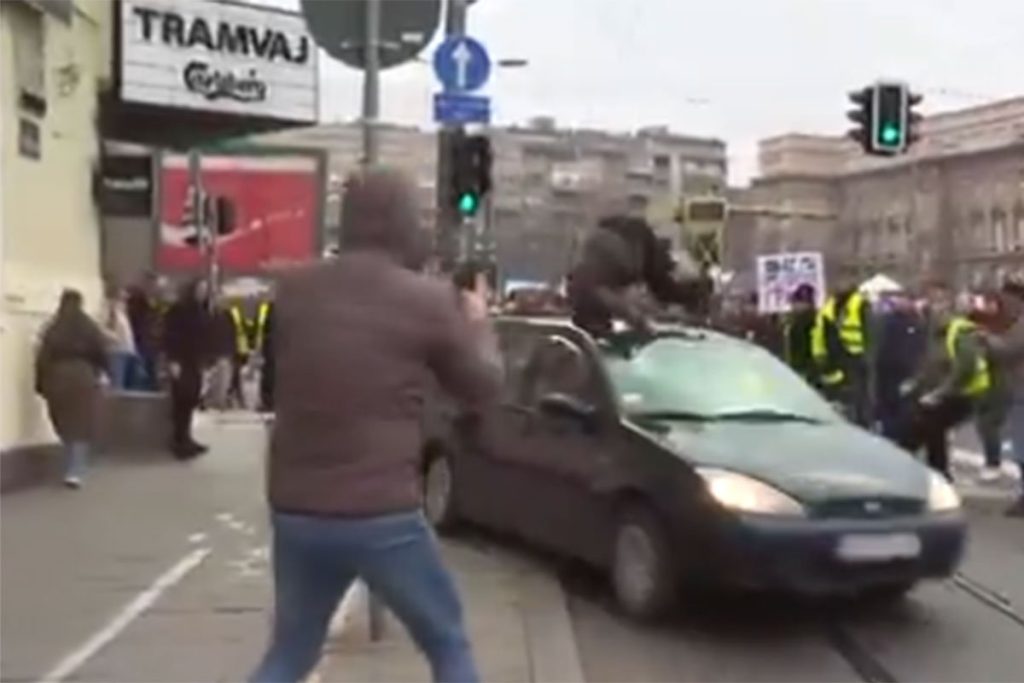 Određen pritvor vozaču koji je povrijedio djevojku tokom protesta u Beogradu