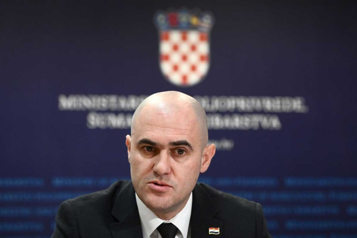 Skandalozan snimak: Potpredsjednik Vlade puca kroz prozor iz pištolja