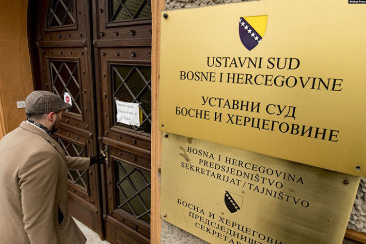 Odgovor na odluku Ustavnog suda: Učenici će učiti prema utvrđenim programima