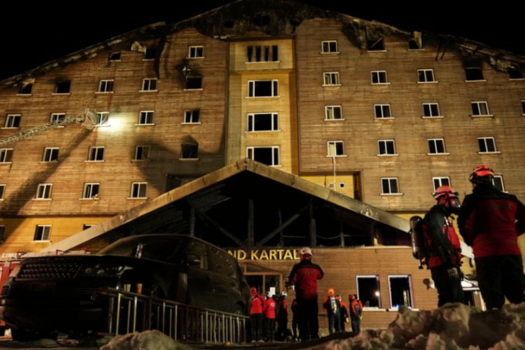 Detalji urušavanja trospratnice: Tri osobe spašene