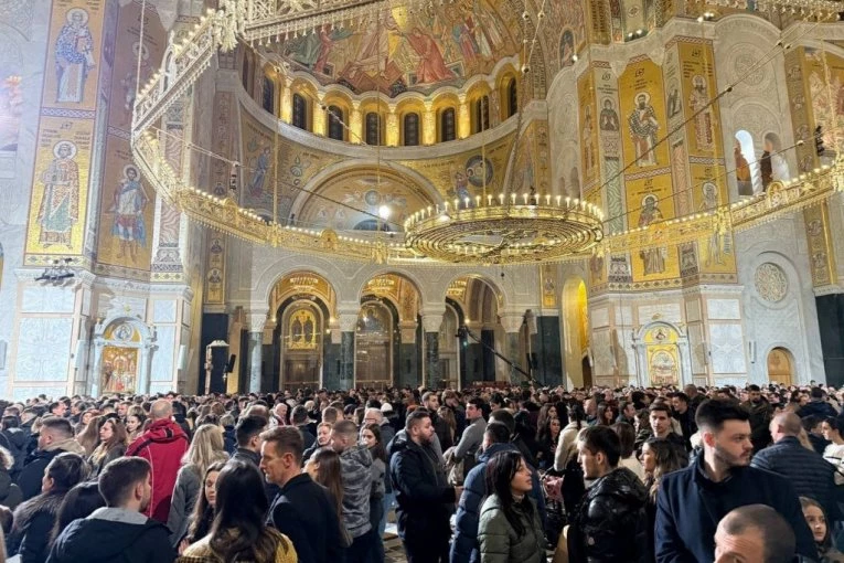 Služena ponoćna liturgija u Hramu Svetog Save na Vračaru