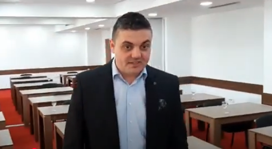 GODINAMA SKUPLJA SIĆU Banjalučanin dobio 5,4kg tešku ratu za registraciju (FOTO)