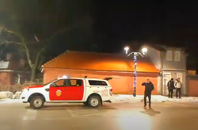 POKOLJ NA CETINJU Muškarac UBIO 4 MUŠKARCA U KAFANI, PA DVOJE DJECE na ulici, 3 osobe ranjene