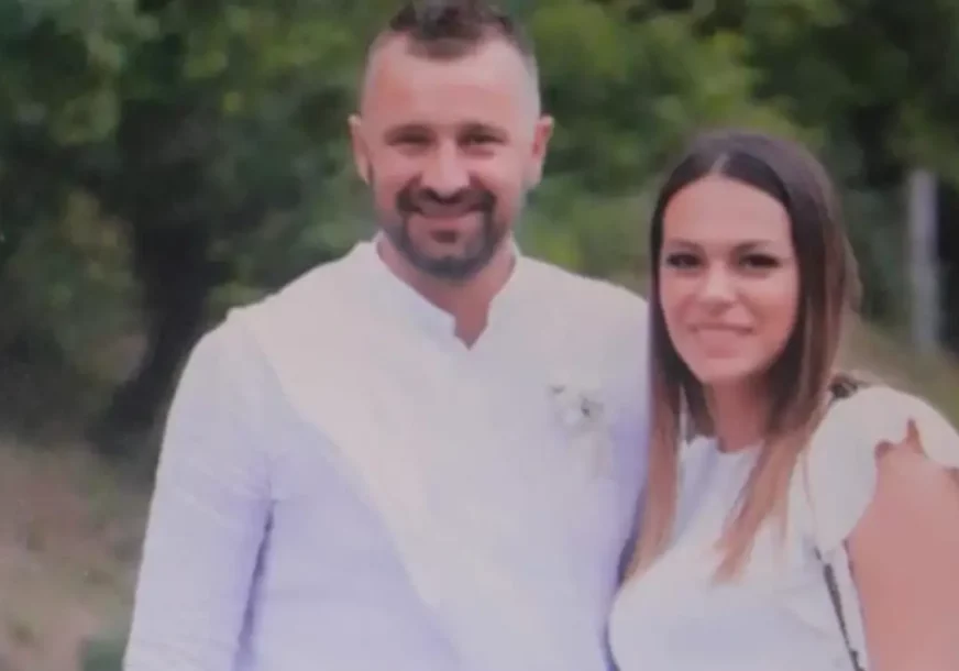 SUTRA DAN ŽALOSTI U ARILJU Nakon ubistva mladog para okupljanje ispred kafića SMRTI, dvije djevojčice za Novu godinu ostale bez roditelja