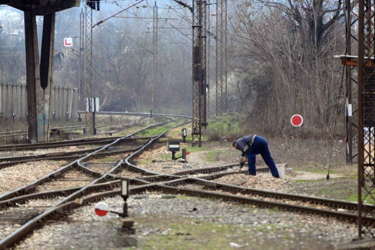 Radnici zapomažu, “Željeznice” odriješile kesu: Za košenje i krčenje 300.000 KM