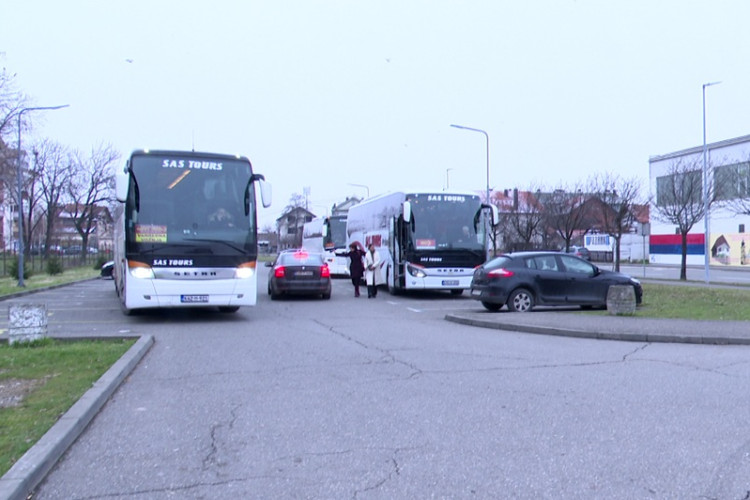 Bijeljinci u tri autobusa otišli za Beograd da daruju krv sugrađanki