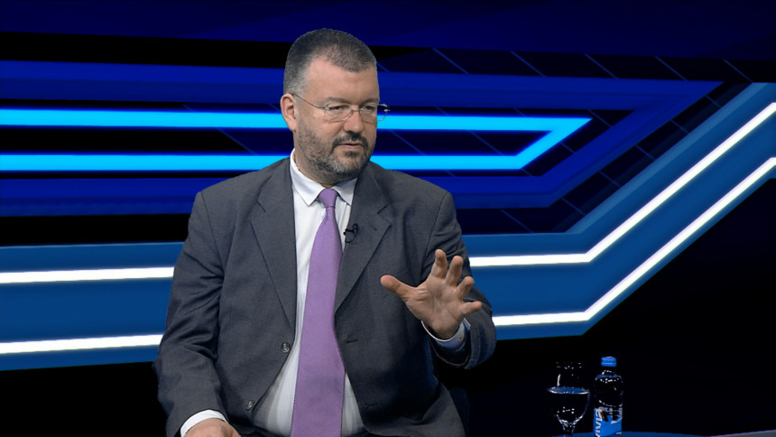 Prof. Antić, bivši vođa studentskih protesta i vječiti kritičar vlasti, tvrdi da ovo što studenti rade nije demokratija već anarhija