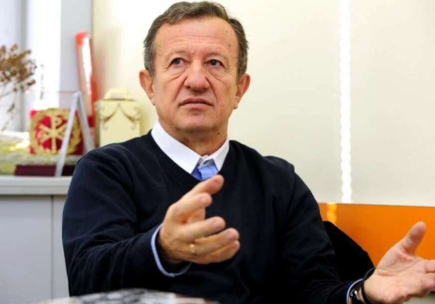 “U školi sam bio poznat kao šestoprstac” Poznati voditelj Žika Šarenica rođen sa 6 PRSTIJU NA OBJE RUKE