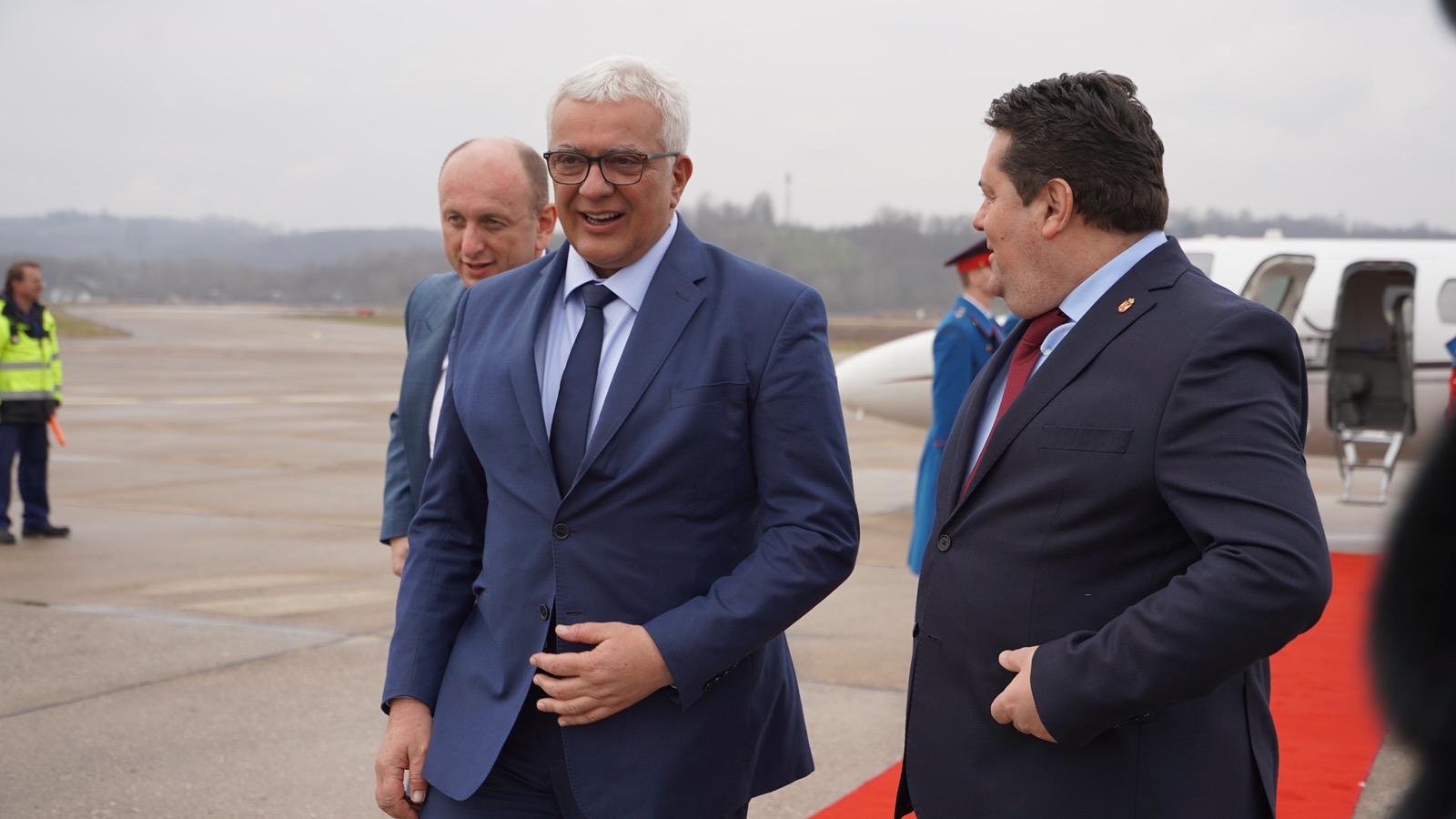 Mandića i Kneževića na aerodromu dočekao Stevandić, slijedi sastanak sa predsjednikom Srpske