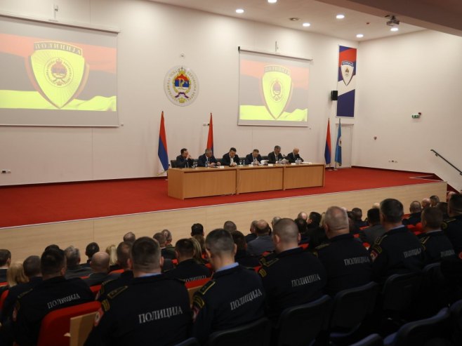 Predsjednik Republike Srpske sa rukovodiocima MUP-a Srpske (FOTO)