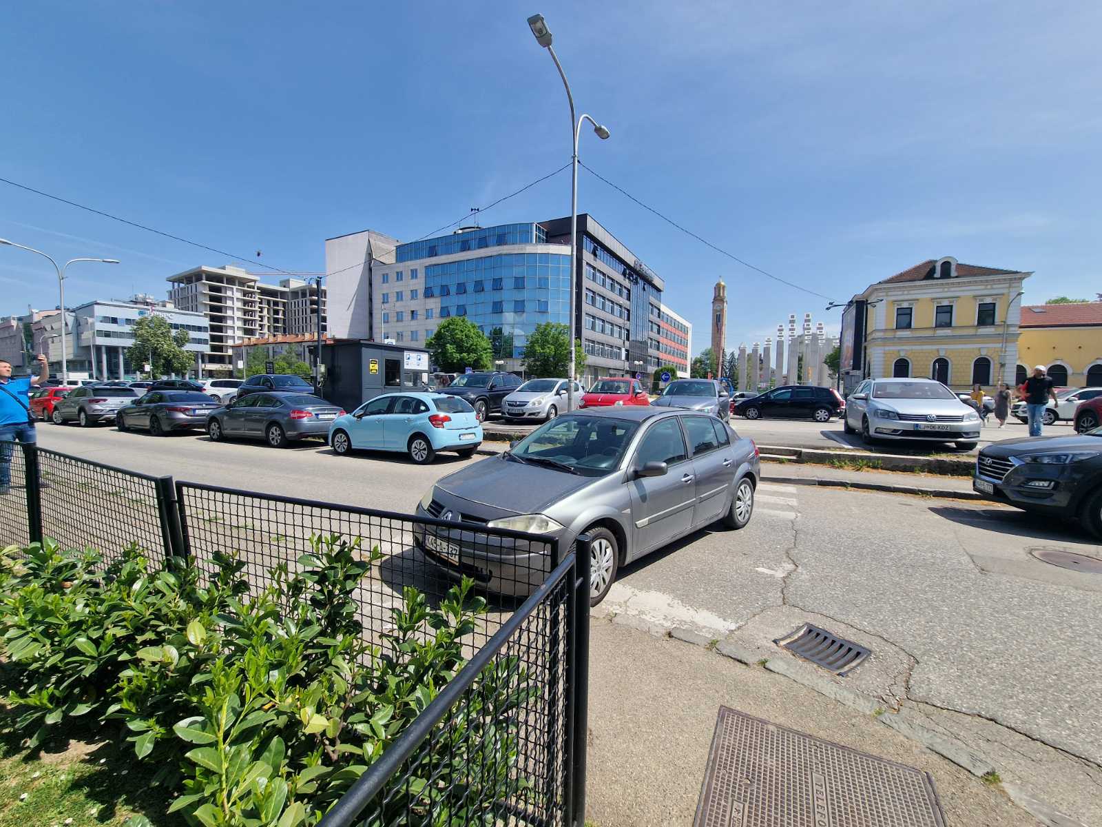 Kolaps u centru Banjaluke, dvije nezgode na par metara