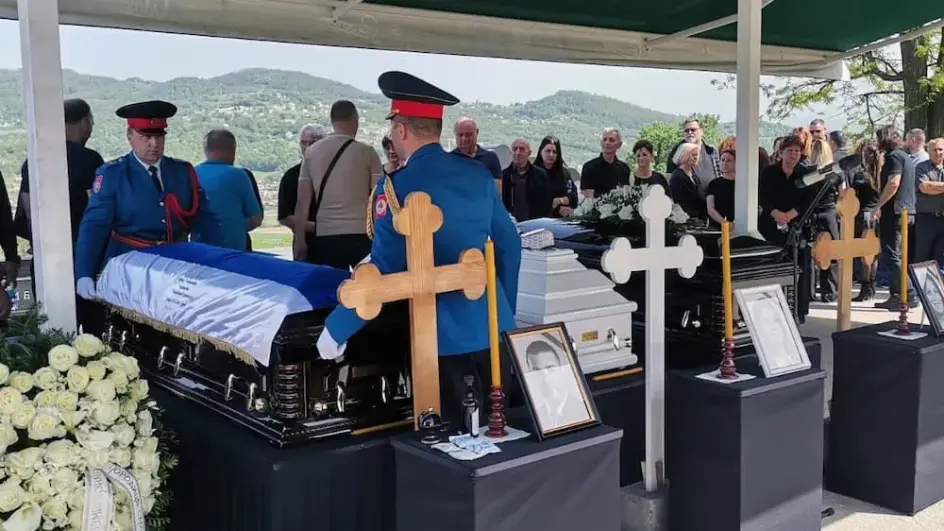 Sahranjen Srđan Todorović, njegova supruga i kćerka