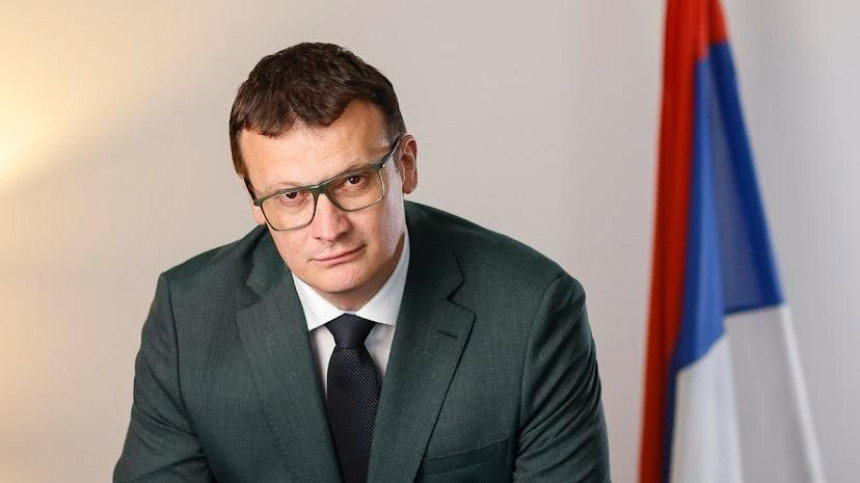 Dodik je teret Beogradu, kupuje podršku Mađara i koristi emocije Srba prema Rusiji