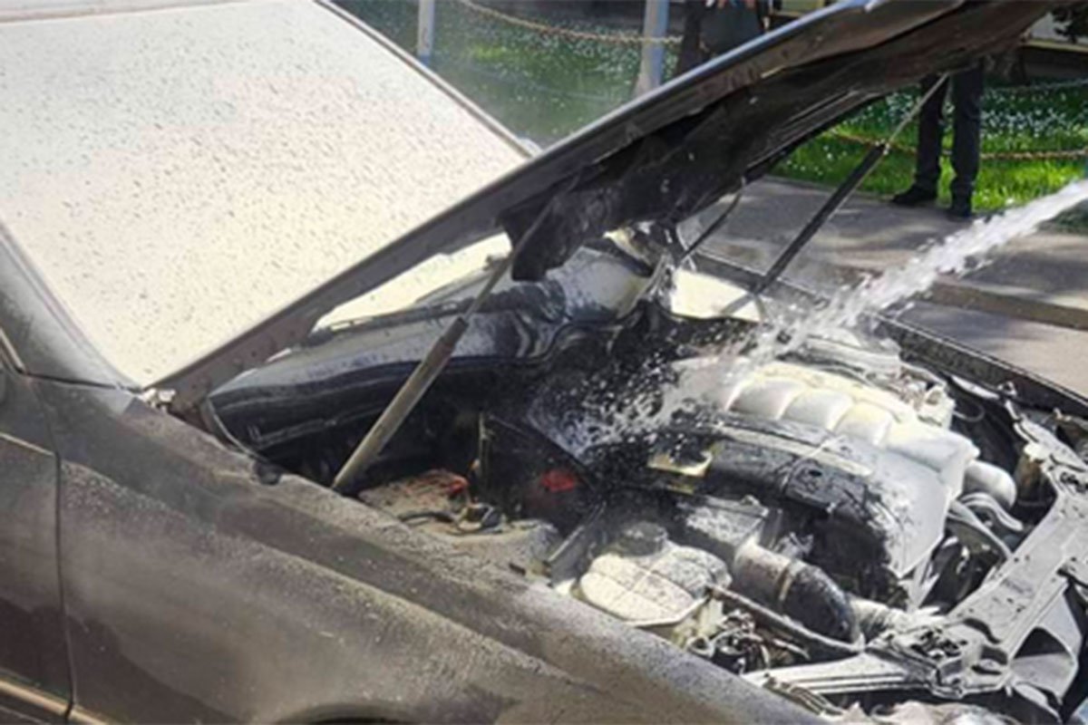 Gorio mercedes u centru Banjaluke