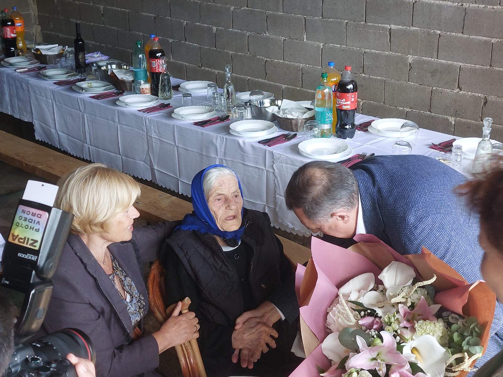 Baka Ljeposava sa Manjače proslavila 100. rođendan: Slavlju prisustvovao i Dodik