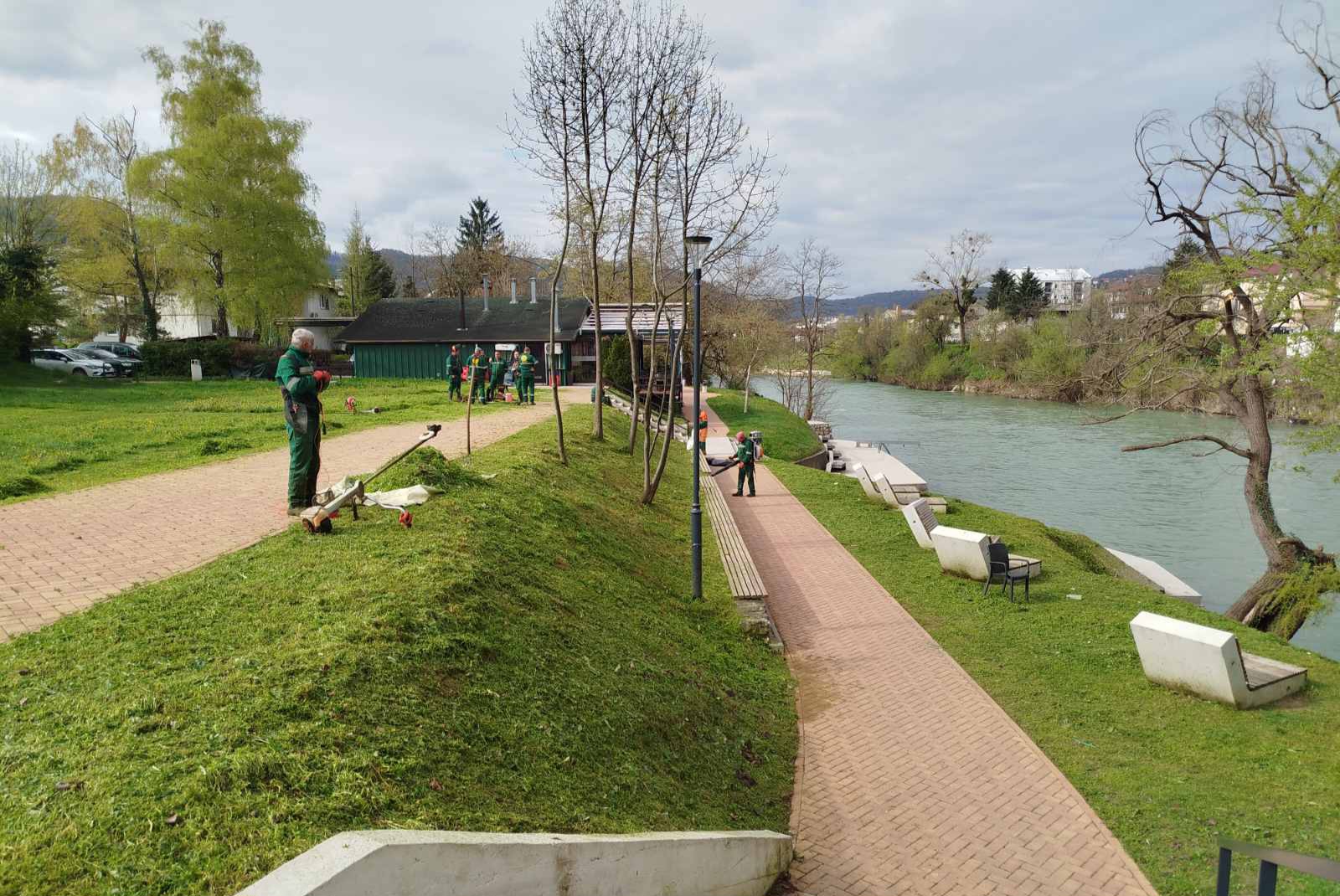 Nastavljeno košenje i uređenje zelenih površina u Banjaluci