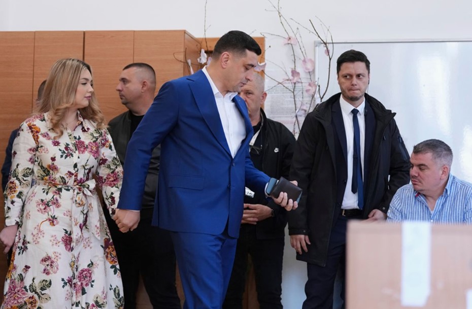 Policija izvela predsjedničkog kandidata sa biračkog mjesta