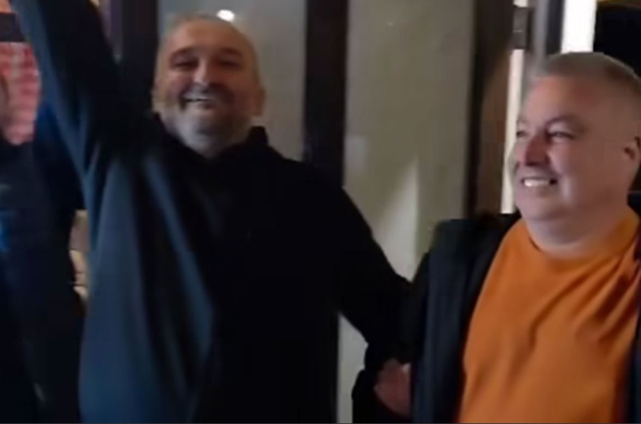 Pobjednik izbora u hrvatskom gradu slavio u gaćama (VIDEO)