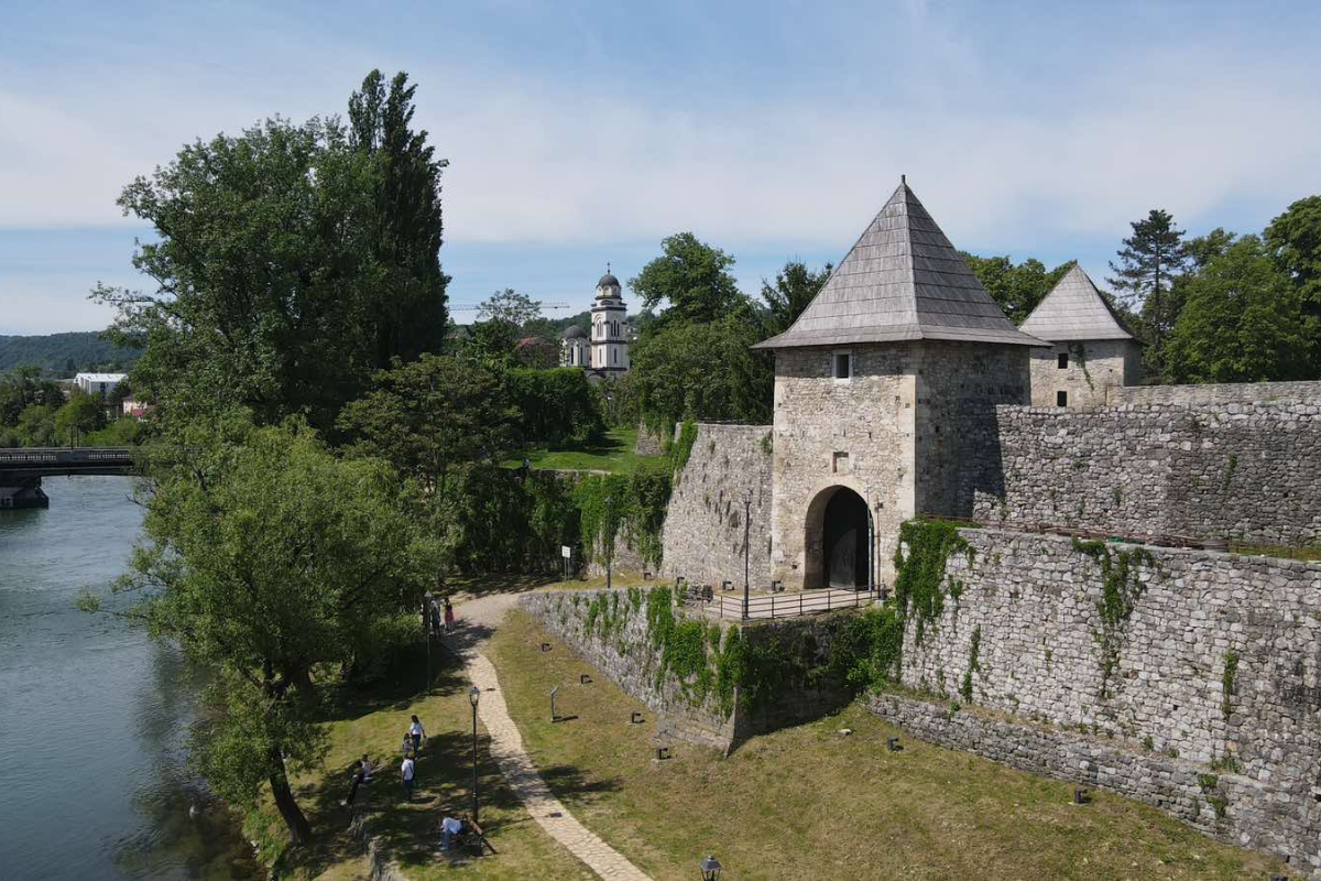 Tvrđava postaje plesni podijum: Besplatan muzički spektakl na ljetnoj pozornici Kastela