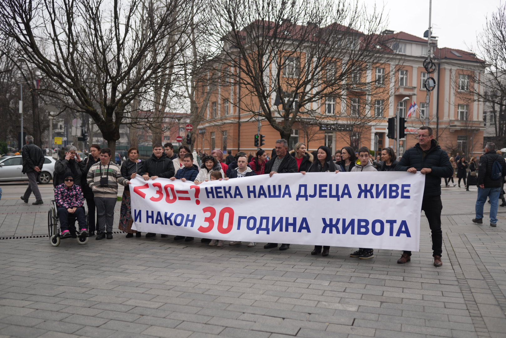PROTEST DANAS U BANJALUCI PROTEST U NEDJELJU NA TRGU KRAJINE Roditelji u Srpskoj traže podršku nadležnih za brigu o djeci sa invaliditetom