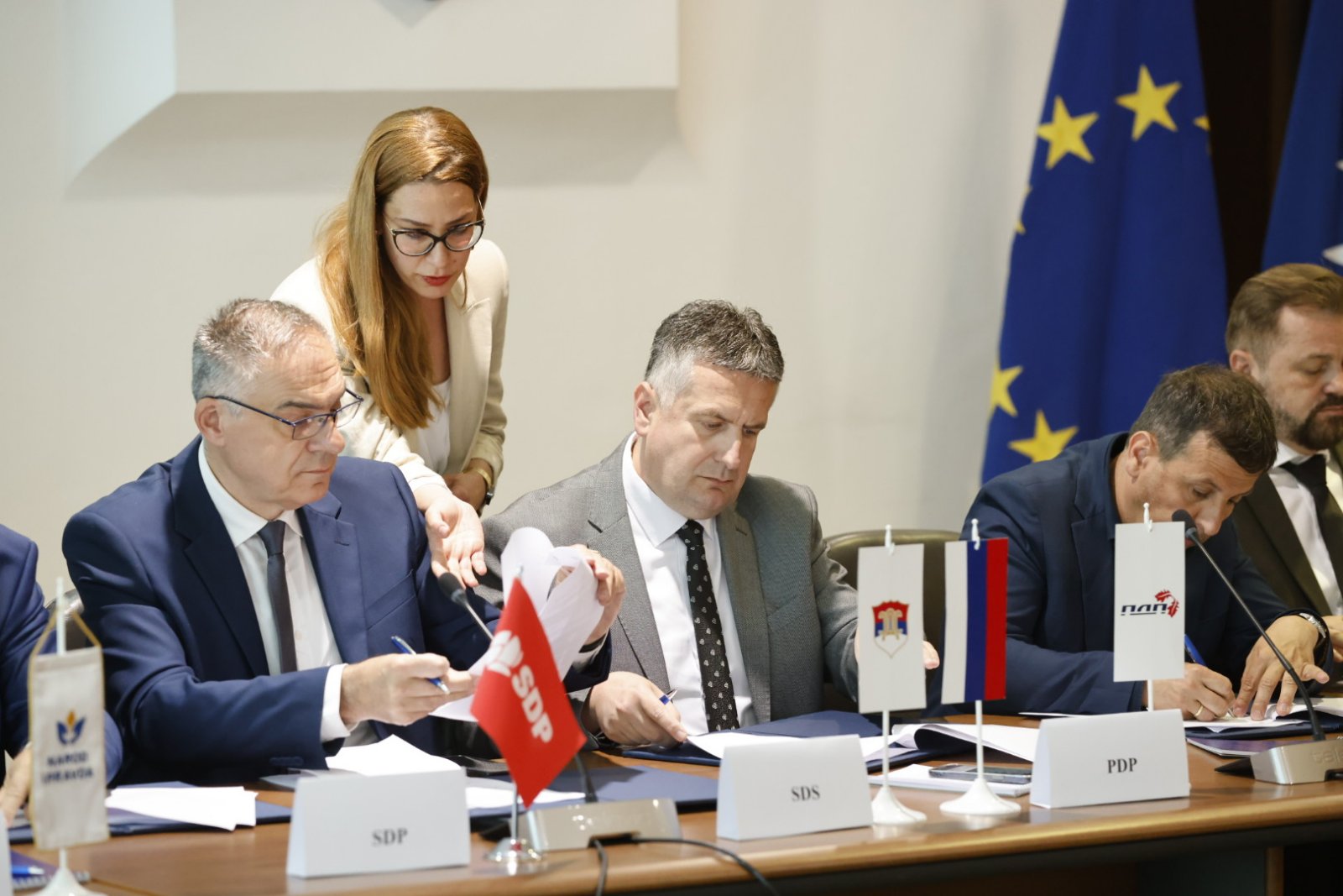 DESET STRANAKA POTPISALO SPORAZUM U SARAJEVU Vuković: Ovo je veliki i važan dan