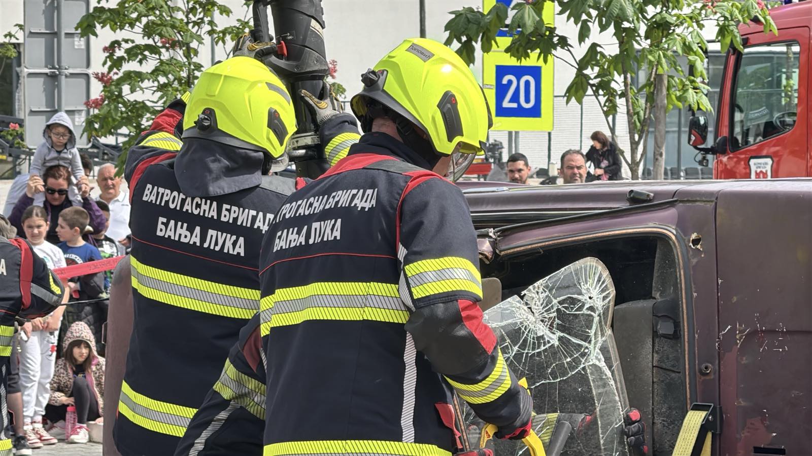 Vatrogasci gasili požar u banjalučkom “Celeksu”