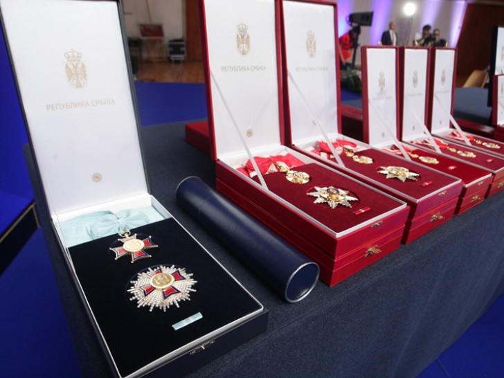 Vučić uručio Orden Srbije premijeru Srpske