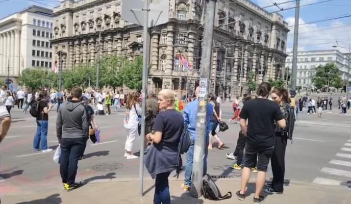 Cijelu noć smo čekali da se u blokaderskim redovima čuje glas razuma i “NE” nasilju – ali uzalud! Potvrđeno: Plan im je da danas lome, uništavaju i ruše državu