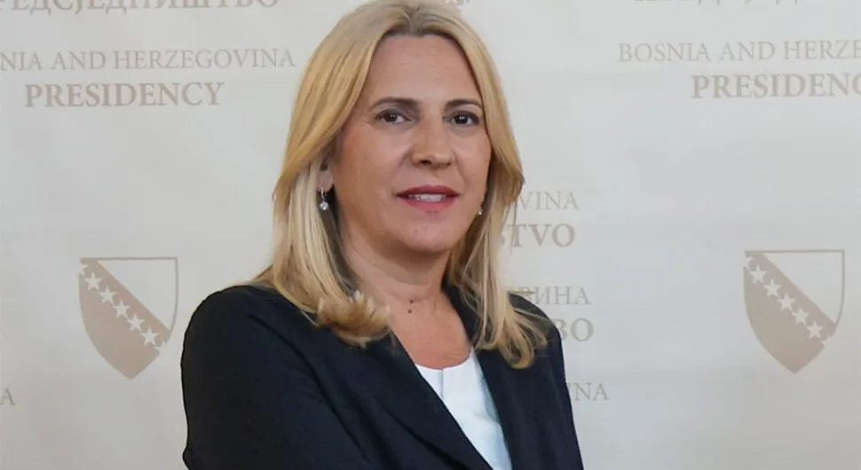 Cvijanovićeva čestitala krsnu slavu Vojske Republike Srpske