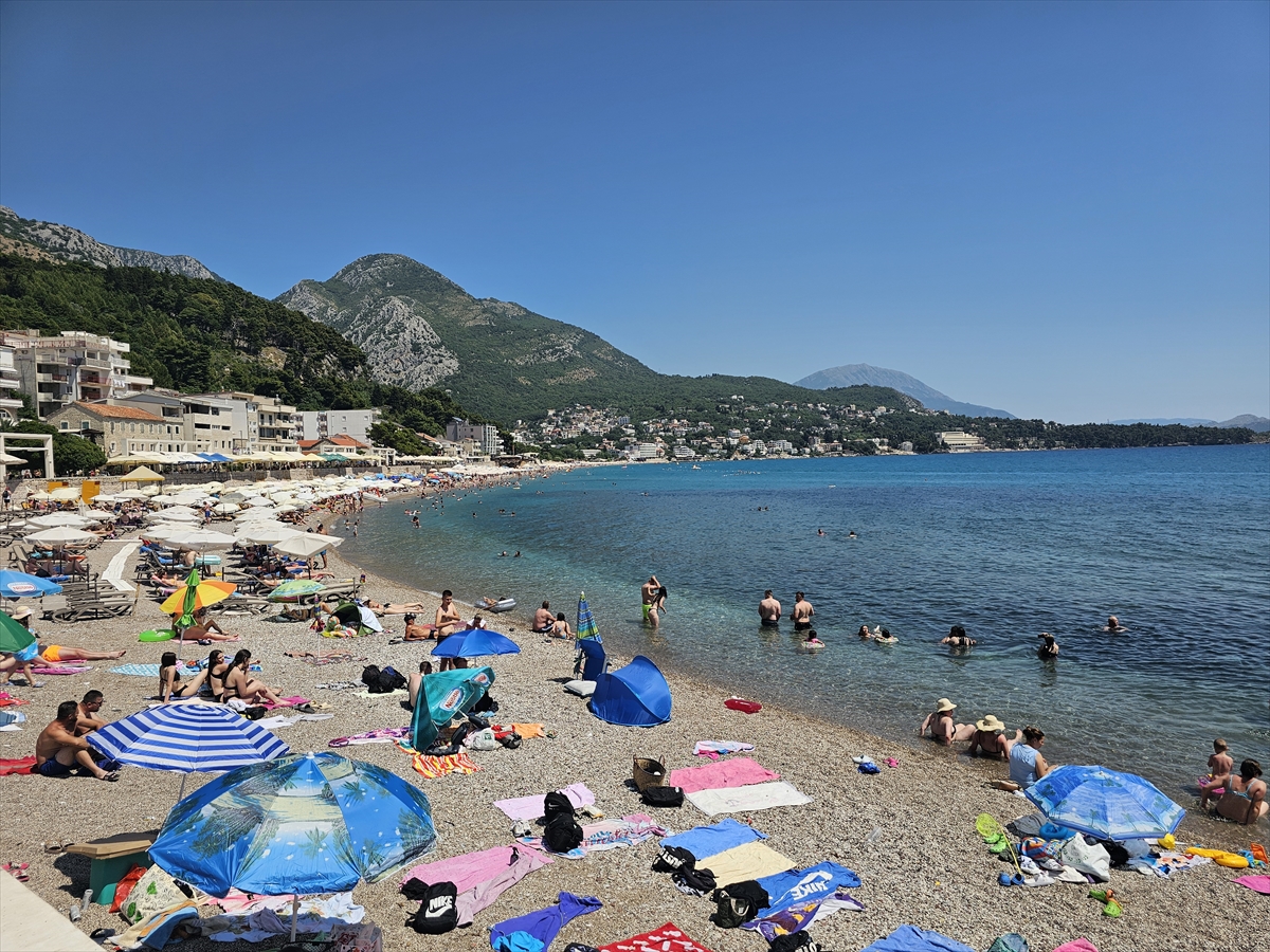 Turistički raj s paprenim cijenama: U Crnoj Gori skuplje nego ikad, fali radnika, ali plaže su pune