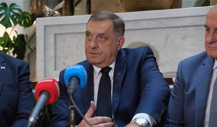 Dodik: Priče o non-pejperu najbolje ignorisati