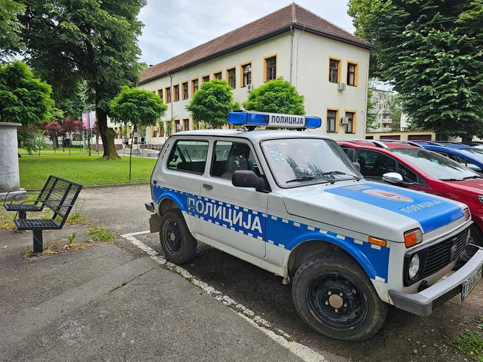 Drama u Tesliću: Policija upala u kuću gradonačelnika i Gradsku upravu, SDS tvrdi – politički teror!