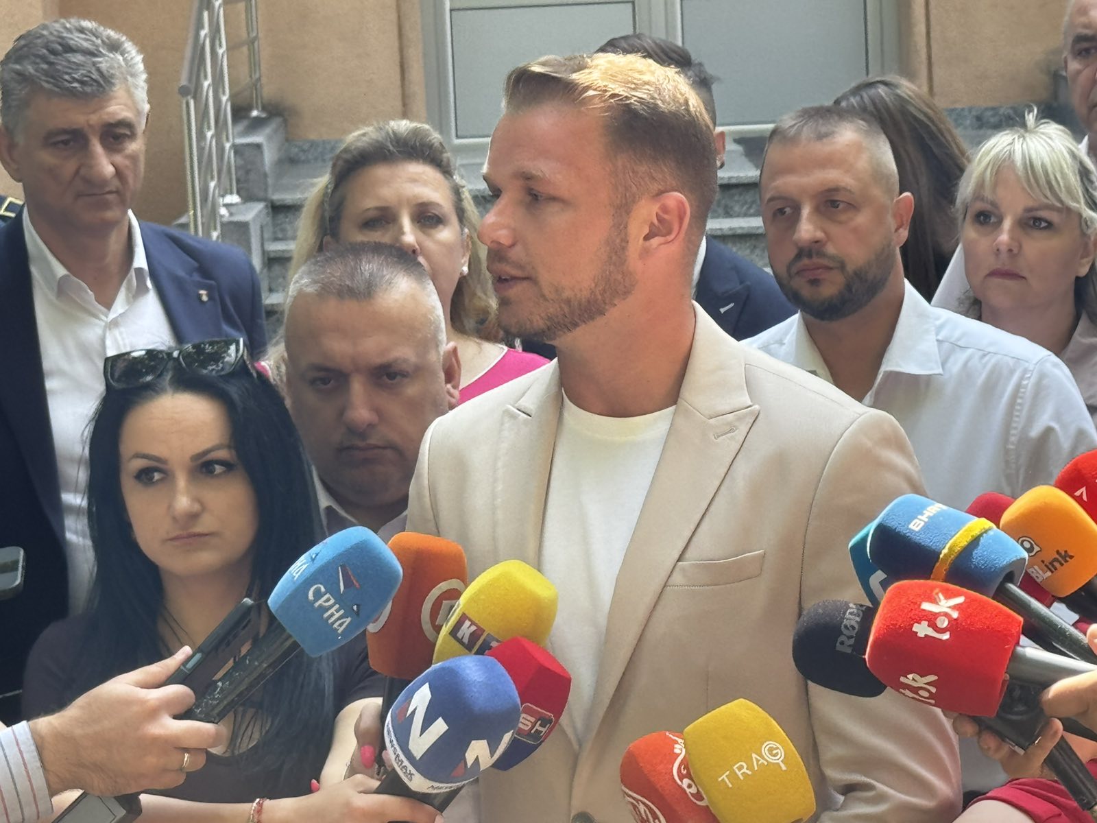 Nešković i Stanivuković ispred Tužilaštva: Odmah da puste Miličevića