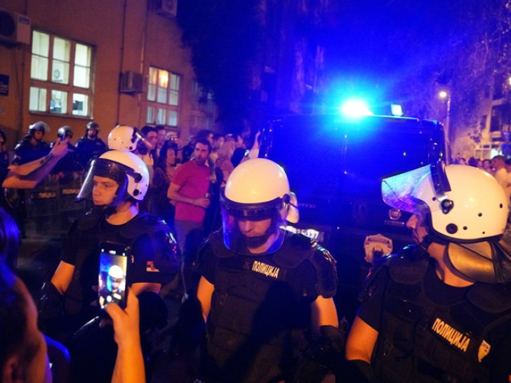 Privedeno 79 osoba, uklonjene blokade sa ulica