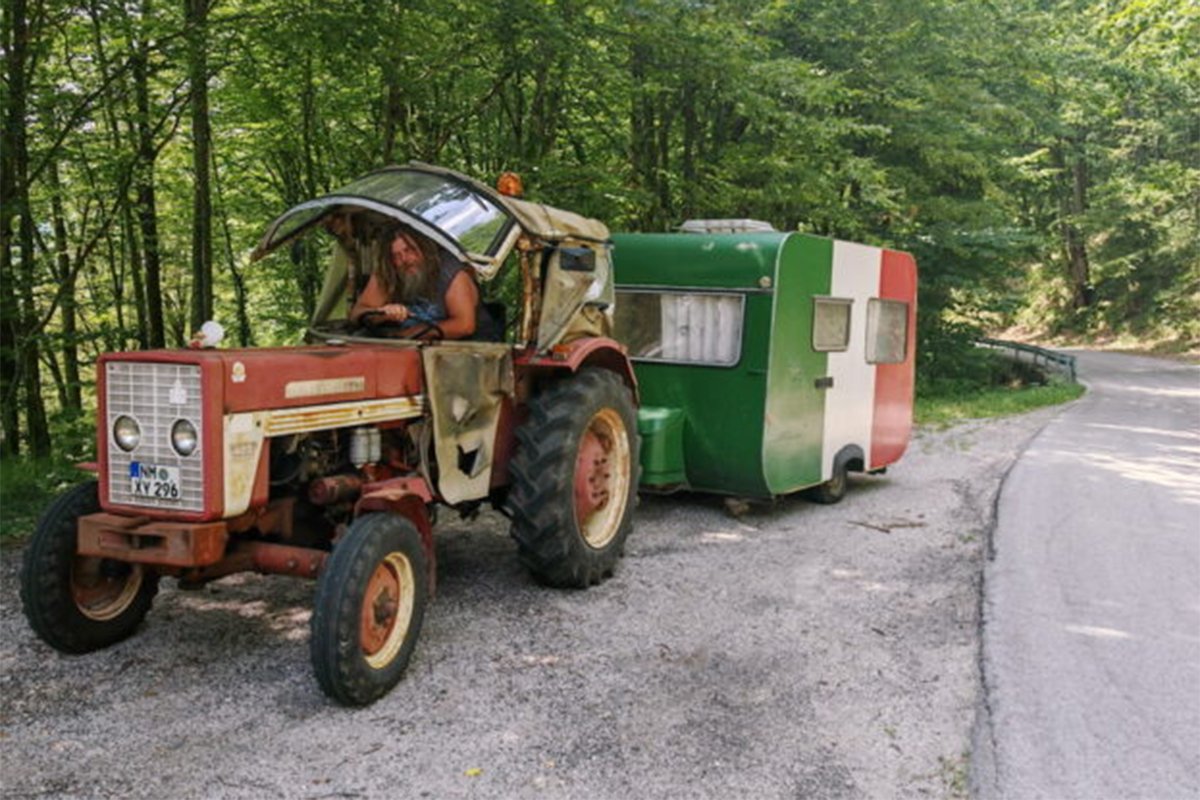 Starim traktorom iz Njemačke stigao na Kozaru: Nikud ne žurim, hoću da upoznam svijet