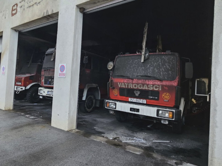 Bizaran slučaj: Požar u vatrogasnom domu, izgorjela vozila i oprema!