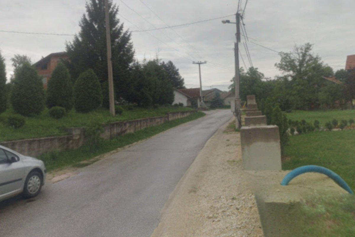 Pucali iz auta u pokretu, imali zastave s arapskim slovima