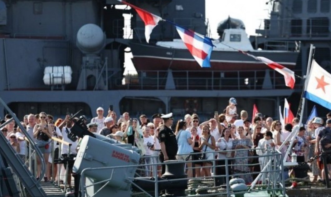 Ukrajina dronovima napala Sankt Peterburg tokom posjete Putina na Dan mornarice