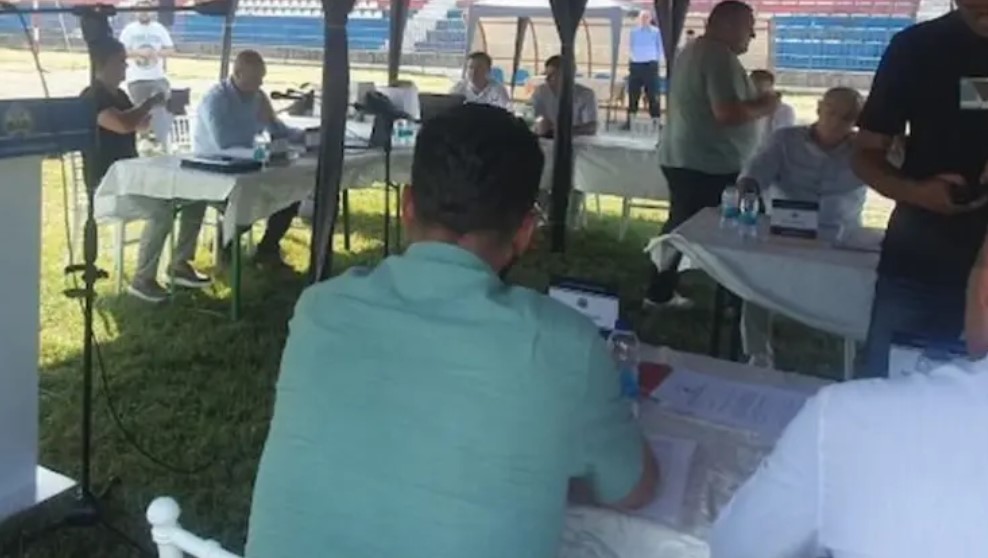 Skupština grada Teslić ponovo na fudbalskom stadionu
