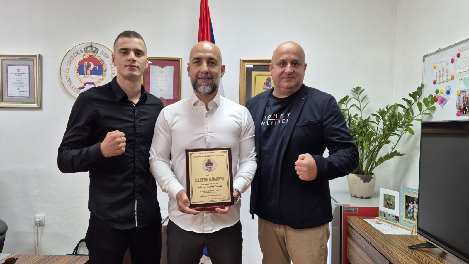 ZLATNA PLAKETA ZA DIREKTORA SC “BORIK” NENADA TALIĆA ZA DOPRINOS RAZVOJU BOKSA