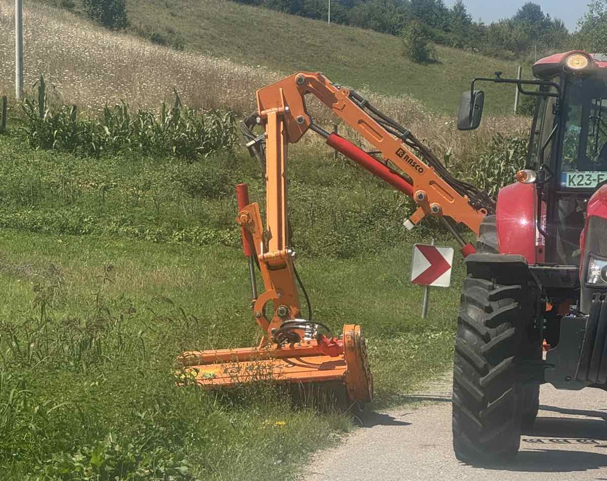 Počeli radovi na uređenju putnog pojasa lokalnih puteva