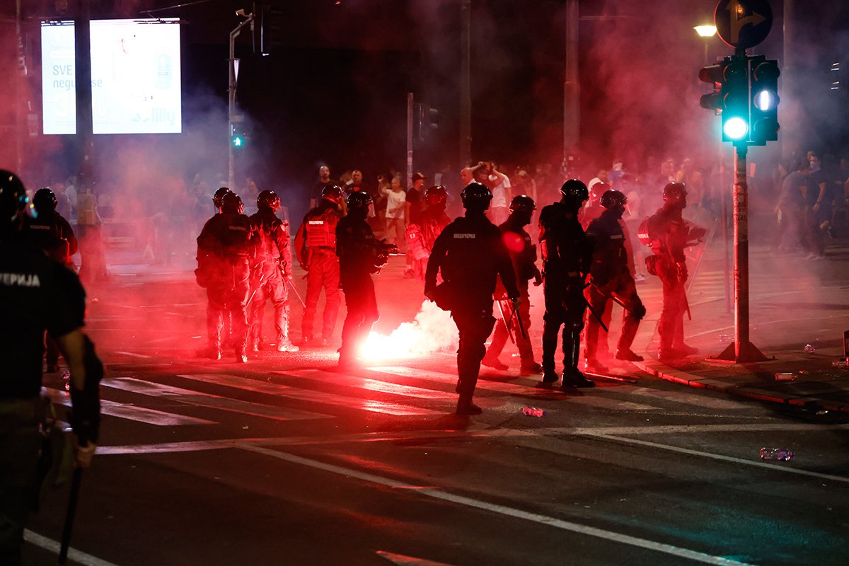 Haos u centru Beograda: Sukobi ispred Generalštaba