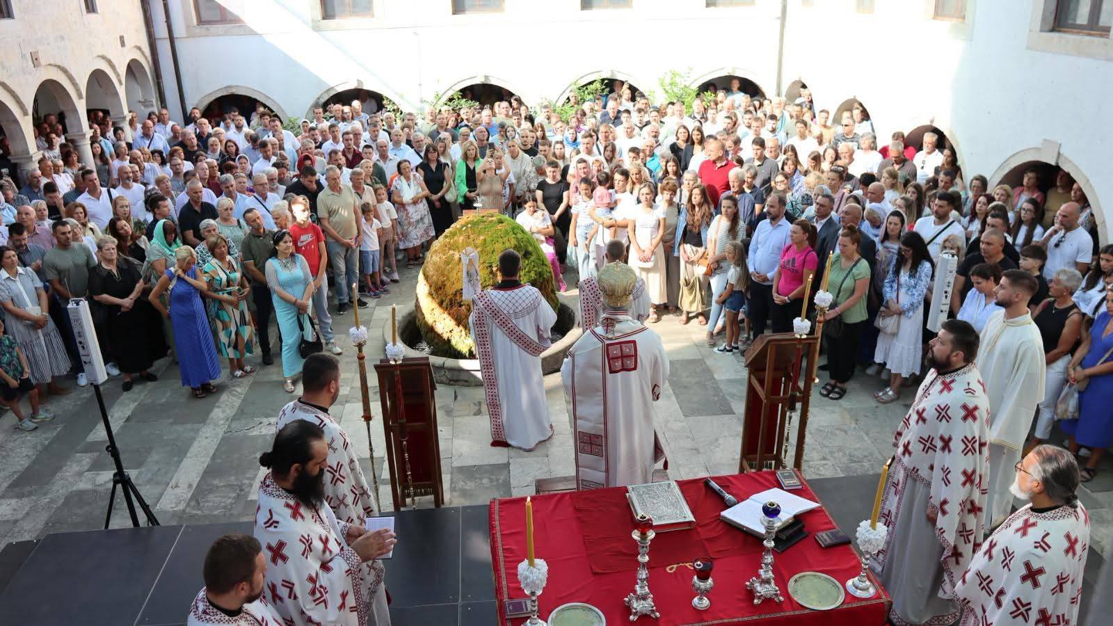Preobraženje u manastiru Krka: Ovog ljeta u Dalmaciji narod više nego ikada!