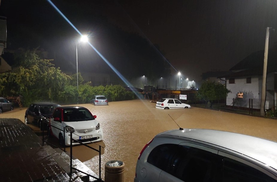 Poplave u Laktašima: Voda u Gradskoj upravi, Domu zdravlja i domaćinstvima