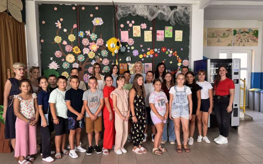 Iz Banjaluke širom Srpske: Osnovcima više od 4.000 kompleta udžbenika