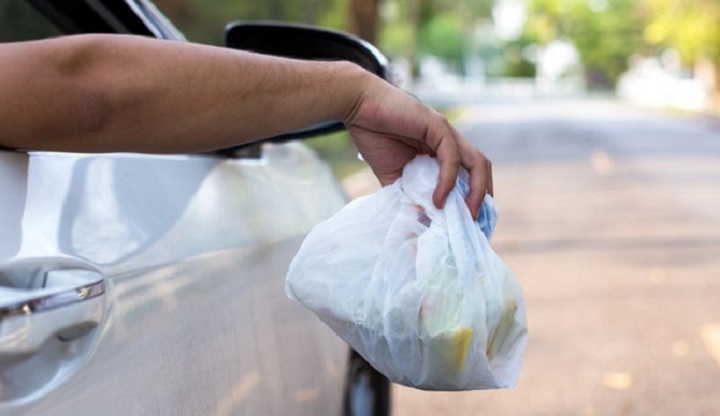 Italija kažnjava bacanje opušaka i smeća kroz prozor auta
