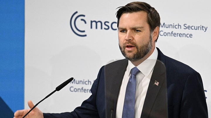 “Novi rezovi će biti bolni”: Džej Di Vens najavio nove otkaze u državnim službama