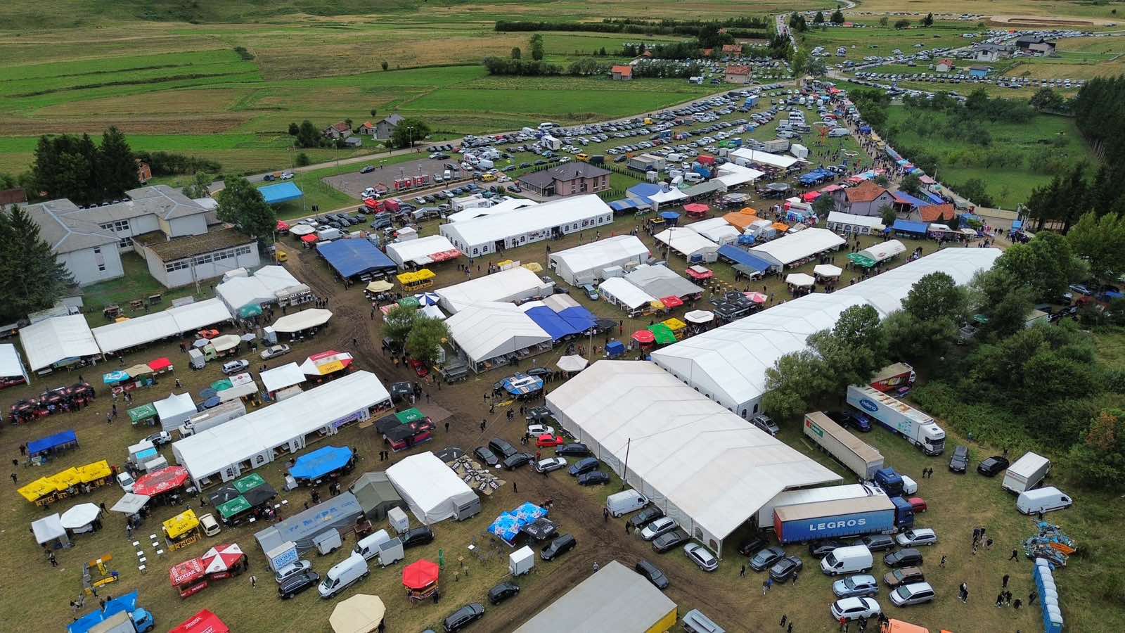 Incident na Manjači: Djevojka ubola mladića, okupljanje prekinuto