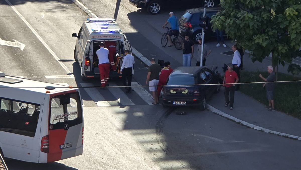 Detalji nezgode u Banjaluci, dvije osobe povrijeđene