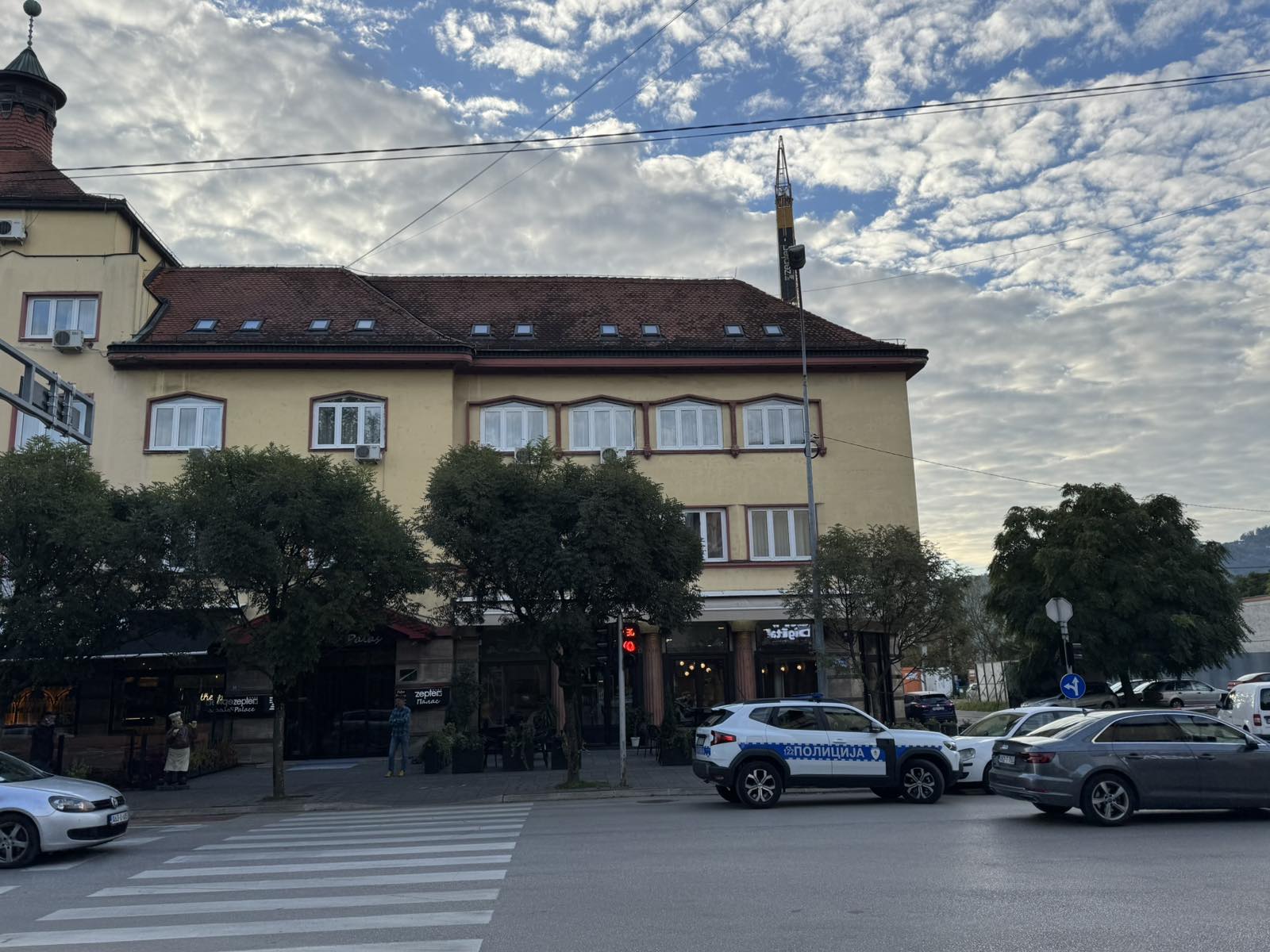 POLICIJA NA TERENU Dojava o postavljenoj bombi u ,,Palasu” (VIDEO)